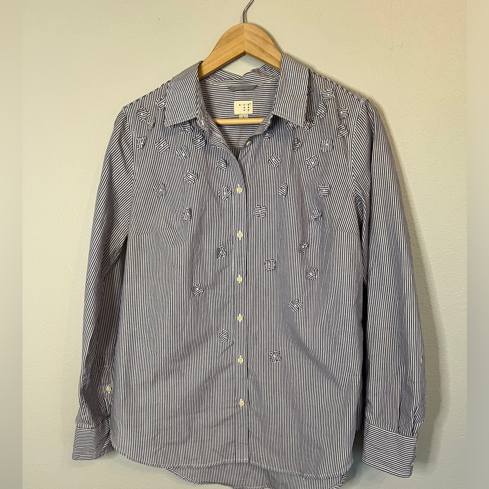 5/$20 Women’s A New Day Stripped button up Mini flowers Large